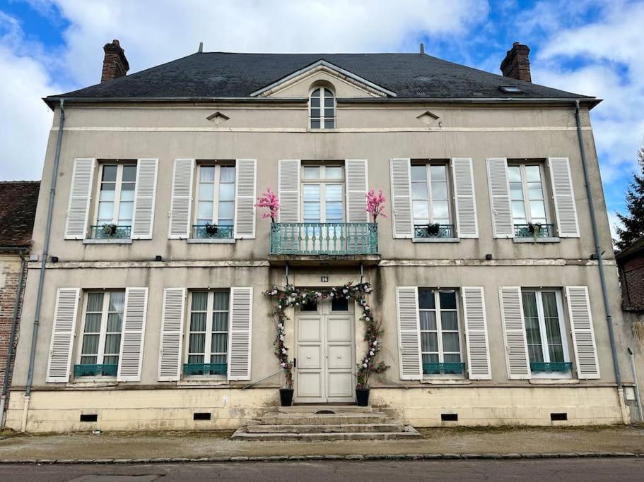 La Demeure De Margot - 24 Couchages Villa Villeneuve-sur-Yonne Exterior photo