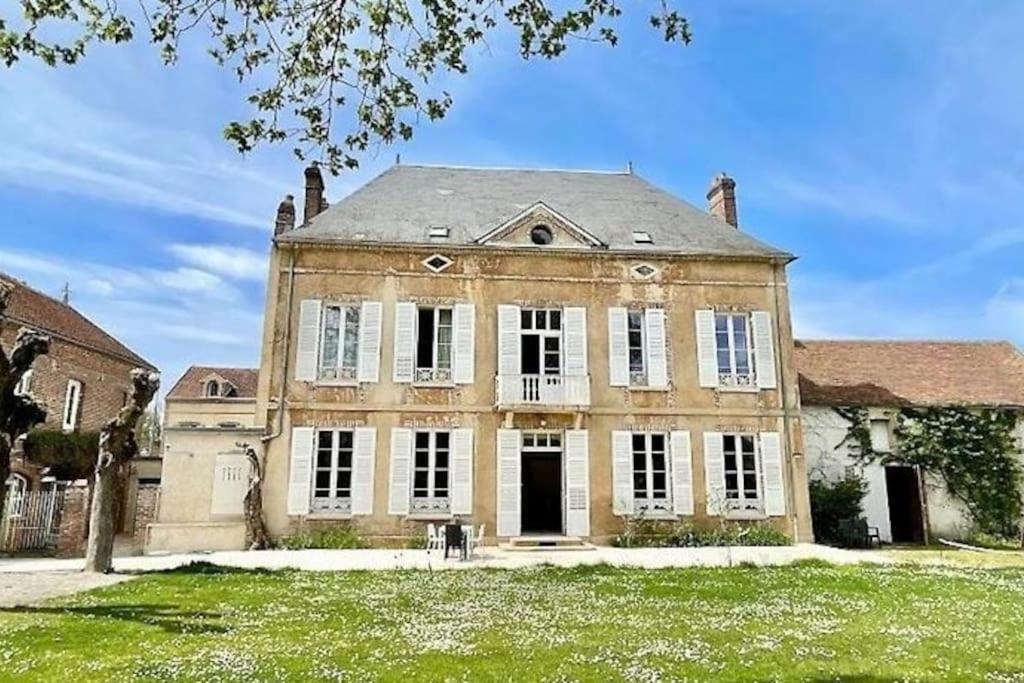 La Demeure De Margot - 24 Couchages Villa Villeneuve-sur-Yonne Exterior photo